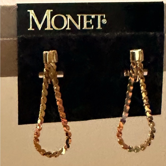 Signed MONET⬇️✅💗 on card Goldtone Chain Dangle Serpentine Earrings 1.5" - Picture 1 of 6